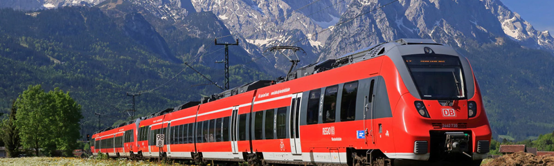 Werdenfelsbahn in front of Wetterstein mountains; copyright by Uwe Miethe